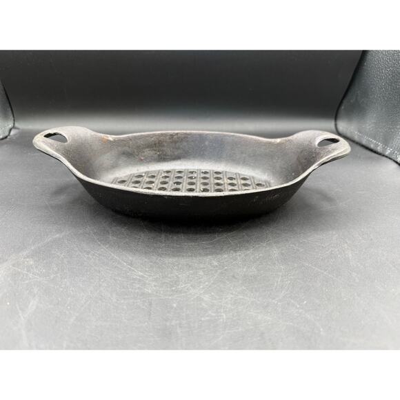 Vintage Oval Cast Iron Grilling Pan - 6”x6” - Picture 4 of 8